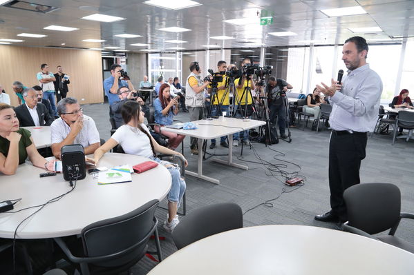 Rueda de prensa – Resultados financieros primer semestre 2019
Rueda de prensa – Resultados financieros primer semestre 2019
Fecha: Agosto 14 de 2019. 
Para descargar esta fotografía en alta resolución, haga clic sobre la imagen hasta que la misma se despliegue en la pantalla completa; luego dé clic derecho y elija la opción "guardar imagen como". 
En caso de publicación por cualquier medio, solicitamos acompañarla del crédito: "Foto EPM"
Palabras clave: Rueda de prensa – Resultados financieros primer semestre 2019