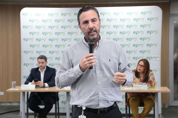 Rueda de prensa – Resultados financieros primer semestre 2019
Rueda de prensa – Resultados financieros primer semestre 2019
Fecha: Agosto 14 de 2019. 
Para descargar esta fotografía en alta resolución, haga clic sobre la imagen hasta que la misma se despliegue en la pantalla completa; luego dé clic derecho y elija la opción "guardar imagen como". 
En caso de publicación por cualquier medio, solicitamos acompañarla del crédito: "Foto EPM"
Palabras clave: Rueda de prensa – Resultados financieros primer semestre 2019