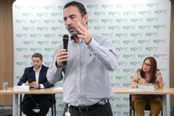Rueda de prensa – Resultados financieros primer semestre 2019
Rueda de prensa – Resultados financieros primer semestre 2019
Fecha: Agosto 14 de 2019. 
Para descargar esta fotografía en alta resolución, haga clic sobre la imagen hasta que la misma se despliegue en la pantalla completa; luego dé clic derecho y elija la opción "guardar imagen como". 
En caso de publicación por cualquier medio, solicitamos acompañarla del crédito: "Foto EPM"
Palabras clave: Rueda de prensa – Resultados financieros primer semestre 2019