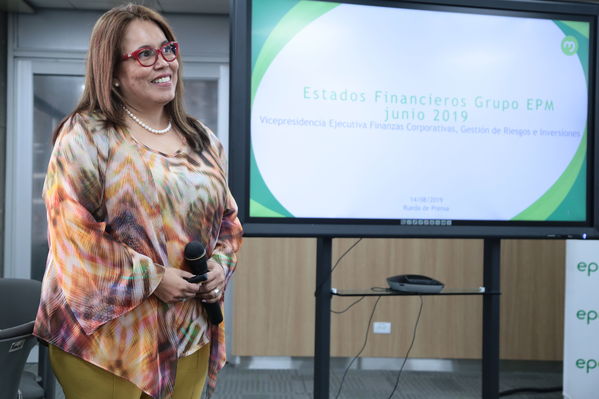Rueda de prensa – Resultados financieros primer semestre 2019
Rueda de prensa – Resultados financieros primer semestre 2019
Fecha: Agosto 14 de 2019. 
Para descargar esta fotografía en alta resolución, haga clic sobre la imagen hasta que la misma se despliegue en la pantalla completa; luego dé clic derecho y elija la opción "guardar imagen como". 
En caso de publicación por cualquier medio, solicitamos acompañarla del crédito: "Foto EPM"
Palabras clave: Rueda de prensa – Resultados financieros primer semestre 2019