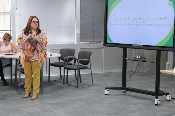 Rueda de prensa – Resultados financieros primer semestre 2019
Rueda de prensa – Resultados financieros primer semestre 2019
Fecha: Agosto 14 de 2019. 
Para descargar esta fotografía en alta resolución, haga clic sobre la imagen hasta que la misma se despliegue en la pantalla completa; luego dé clic derecho y elija la opción "guardar imagen como". 
En caso de publicación por cualquier medio, solicitamos acompañarla del crédito: "Foto EPM"
Palabras clave: Rueda de prensa – Resultados financieros primer semestre 2019