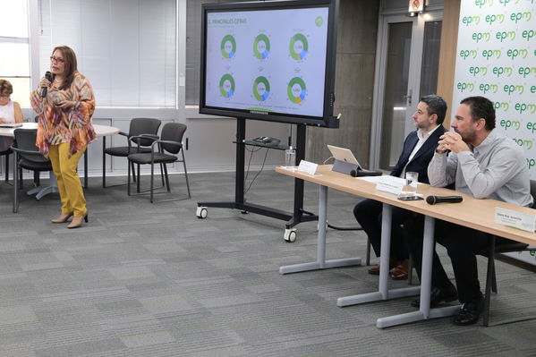 Rueda de prensa – Resultados financieros primer semestre 2019
Rueda de prensa – Resultados financieros primer semestre 2019
Fecha: Agosto 14 de 2019. 
Para descargar esta fotografía en alta resolución, haga clic sobre la imagen hasta que la misma se despliegue en la pantalla completa; luego dé clic derecho y elija la opción "guardar imagen como". 
En caso de publicación por cualquier medio, solicitamos acompañarla del crédito: "Foto EPM"
Palabras clave: Rueda de prensa – Resultados financieros primer semestre 2019