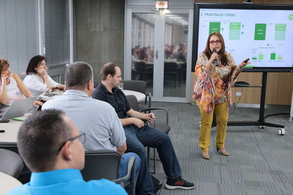 Rueda de prensa – Resultados financieros primer semestre 2019
Rueda de prensa – Resultados financieros primer semestre 2019
Fecha: Agosto 14 de 2019. 
Para descargar esta fotografía en alta resolución, haga clic sobre la imagen hasta que la misma se despliegue en la pantalla completa; luego dé clic derecho y elija la opción "guardar imagen como". 
En caso de publicación por cualquier medio, solicitamos acompañarla del crédito: "Foto EPM"
Palabras clave: Rueda de prensa – Resultados financieros primer semestre 2019