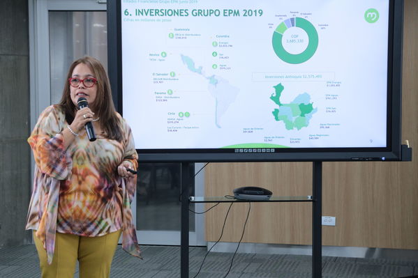 Rueda de prensa – Resultados financieros primer semestre 2019
Rueda de prensa – Resultados financieros primer semestre 2019
Fecha: Agosto 14 de 2019. 
Para descargar esta fotografía en alta resolución, haga clic sobre la imagen hasta que la misma se despliegue en la pantalla completa; luego dé clic derecho y elija la opción "guardar imagen como". 
En caso de publicación por cualquier medio, solicitamos acompañarla del crédito: "Foto EPM"
Palabras clave: Rueda de prensa – Resultados financieros primer semestre 2019