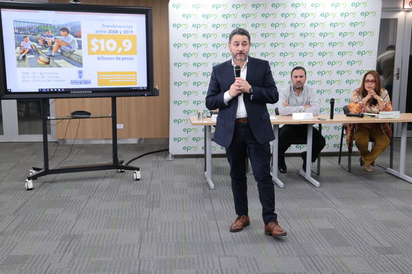 Rueda de prensa – Resultados financieros primer semestre 2019
Rueda de prensa – Resultados financieros primer semestre 2019
Fecha: Agosto 14 de 2019. 
Para descargar esta fotografía en alta resolución, haga clic sobre la imagen hasta que la misma se despliegue en la pantalla completa; luego dé clic derecho y elija la opción "guardar imagen como". 
En caso de publicación por cualquier medio, solicitamos acompañarla del crédito: "Foto EPM"
Palabras clave: Rueda de prensa – Resultados financieros primer semestre 2019