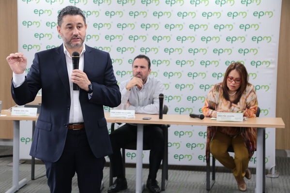 Rueda de prensa – Resultados financieros primer semestre 2019
Rueda de prensa – Resultados financieros primer semestre 2019
Fecha: Agosto 14 de 2019. 
Para descargar esta fotografía en alta resolución, haga clic sobre la imagen hasta que la misma se despliegue en la pantalla completa; luego dé clic derecho y elija la opción "guardar imagen como". 
En caso de publicación por cualquier medio, solicitamos acompañarla del crédito: "Foto EPM"
Palabras clave: Rueda de prensa – Resultados financieros primer semestre 2019