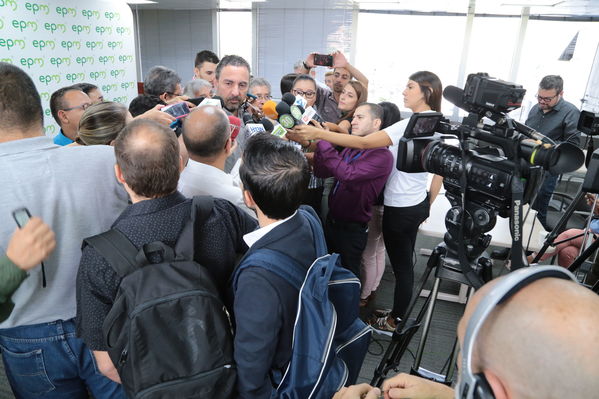Rueda de prensa – Resultados financieros primer semestre 2019
Rueda de prensa – Resultados financieros primer semestre 2019
Fecha: Agosto 14 de 2019. 
Para descargar esta fotografía en alta resolución, haga clic sobre la imagen hasta que la misma se despliegue en la pantalla completa; luego dé clic derecho y elija la opción "guardar imagen como". 
En caso de publicación por cualquier medio, solicitamos acompañarla del crédito: "Foto EPM"
Palabras clave: Rueda de prensa – Resultados financieros primer semestre 2019