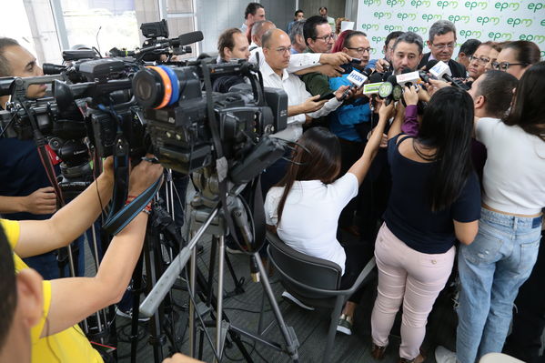 Rueda de prensa – Resultados financieros primer semestre 2019
Rueda de prensa – Resultados financieros primer semestre 2019
Fecha: Agosto 14 de 2019. 
Para descargar esta fotografía en alta resolución, haga clic sobre la imagen hasta que la misma se despliegue en la pantalla completa; luego dé clic derecho y elija la opción "guardar imagen como". 
En caso de publicación por cualquier medio, solicitamos acompañarla del crédito: "Foto EPM"
Palabras clave: Rueda de prensa – Resultados financieros primer semestre 2019