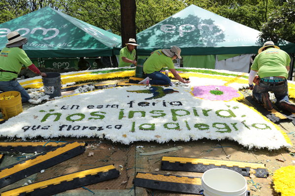 Silleta EPM 2016
Silleta EPM 2016
Fecha: Agosto 2 de 2016
Para descargar esta fotografía en alta resolución, haga clic sobre la imagen hasta que la misma se despliegue en la pantalla completa; luego dé clic derecho y elija la opción "guardar imagen como". 
En caso de publicación por cualquier medio, solicitamos acompañarla del crédito: "Foto EPM"
Palabras clave: Silleta EPM 2016