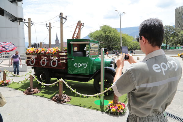 Silleta EPM 2016
Silleta EPM 2016
Fecha: Agosto 2 de 2016
Para descargar esta fotografía en alta resolución, haga clic sobre la imagen hasta que la misma se despliegue en la pantalla completa; luego dé clic derecho y elija la opción "guardar imagen como". 
En caso de publicación por cualquier medio, solicitamos acompañarla del crédito: "Foto EPM"
Palabras clave: Silleta EPM 2016