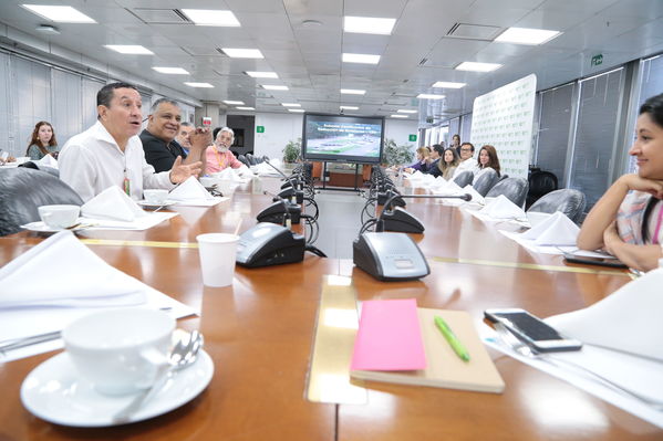 Conversatorio-Subasta de CERS
Conversatorio-Subasta de CERS
Fecha: Agosto 21 de 2019. 
Para descargar esta fotografía en alta resolución, haga clic sobre la imagen hasta que la misma se despliegue en la pantalla completa; luego dé clic derecho y elija la opción "guardar imagen como". 
En caso de publicación por cualquier medio, solicitamos acompañarla del crédito: "Foto EPM"
Palabras clave: Conversatorio-Subasta de CERS