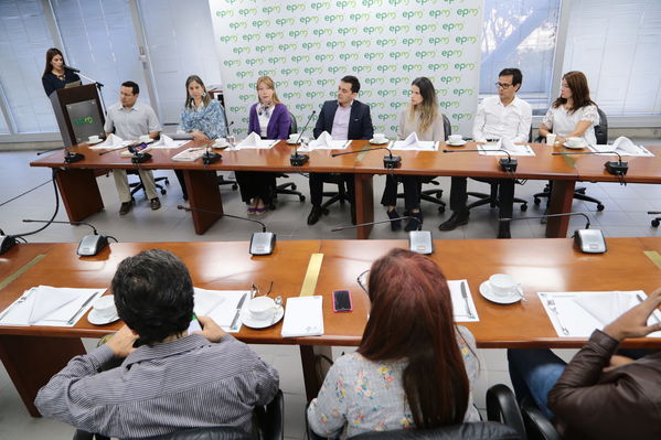 Conversatorio-Subasta de CERS
Conversatorio-Subasta de CERS
Fecha: Agosto 21 de 2019. 
Para descargar esta fotografía en alta resolución, haga clic sobre la imagen hasta que la misma se despliegue en la pantalla completa; luego dé clic derecho y elija la opción "guardar imagen como". 
En caso de publicación por cualquier medio, solicitamos acompañarla del crédito: "Foto EPM"
Palabras clave: Conversatorio-Subasta de CERS