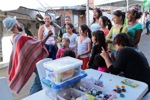 Brigada Comunitaria
Brigada Comunitaria
Fecha: Agosto 27 de 2016. Lugar: Barrio Carpinelo
Para descargar esta fotografía en alta resolución, haga clic sobre la imagen hasta que la misma se despliegue en la pantalla completa; luego dé clic derecho y elija la opción "guardar imagen como". 
En caso de publicación por cualquier medio, solicitamos acompañarla del crédito: "Foto EPM"
Palabras clave: Brigada Comunitaria