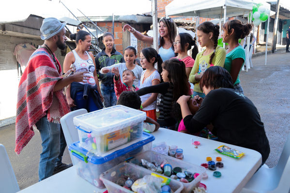 Brigada Comunitaria
Brigada Comunitaria
Fecha: Agosto 27 de 2016. Lugar: Barrio Carpinelo
Para descargar esta fotografía en alta resolución, haga clic sobre la imagen hasta que la misma se despliegue en la pantalla completa; luego dé clic derecho y elija la opción "guardar imagen como". 
En caso de publicación por cualquier medio, solicitamos acompañarla del crédito: "Foto EPM"
Palabras clave: Brigada Comunitaria