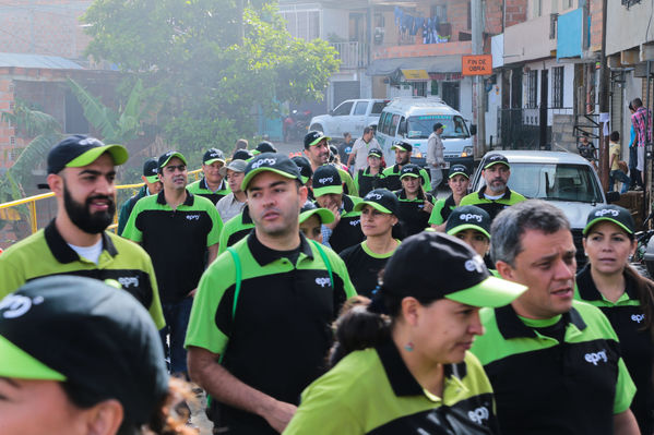 Brigada Comunitaria
Brigada Comunitaria
Fecha: Agosto 27 de 2016. Lugar: Barrio Carpinelo
Para descargar esta fotografía en alta resolución, haga clic sobre la imagen hasta que la misma se despliegue en la pantalla completa; luego dé clic derecho y elija la opción "guardar imagen como". 
En caso de publicación por cualquier medio, solicitamos acompañarla del crédito: "Foto EPM"
Palabras clave: Brigada Comunitaria