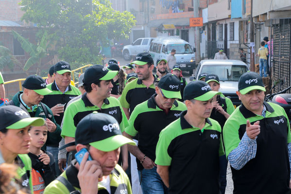 Brigada Comunitaria
Brigada Comunitaria
Fecha: Agosto 27 de 2016. Lugar: Barrio Carpinelo
Para descargar esta fotografía en alta resolución, haga clic sobre la imagen hasta que la misma se despliegue en la pantalla completa; luego dé clic derecho y elija la opción "guardar imagen como". 
En caso de publicación por cualquier medio, solicitamos acompañarla del crédito: "Foto EPM"
Palabras clave: Brigada Comunitaria