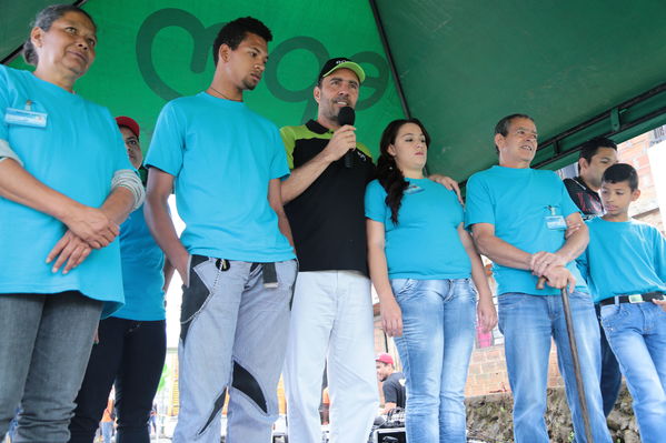 Brigada Comunitaria
Brigada Comunitaria
Fecha: Agosto 27 de 2016. Lugar: Barrio Carpinelo
Para descargar esta fotografía en alta resolución, haga clic sobre la imagen hasta que la misma se despliegue en la pantalla completa; luego dé clic derecho y elija la opción "guardar imagen como". 
En caso de publicación por cualquier medio, solicitamos acompañarla del crédito: "Foto EPM"
Palabras clave: Brigada Comunitaria