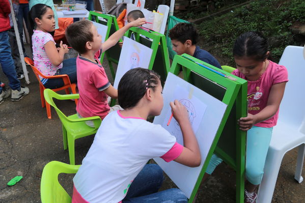 Brigada Comunitaria
Brigada Comunitaria
Fecha: Agosto 27 de 2016. Lugar: Barrio Carpinelo
Para descargar esta fotografía en alta resolución, haga clic sobre la imagen hasta que la misma se despliegue en la pantalla completa; luego dé clic derecho y elija la opción "guardar imagen como". 
En caso de publicación por cualquier medio, solicitamos acompañarla del crédito: "Foto EPM"
Palabras clave: Brigada Comunitaria