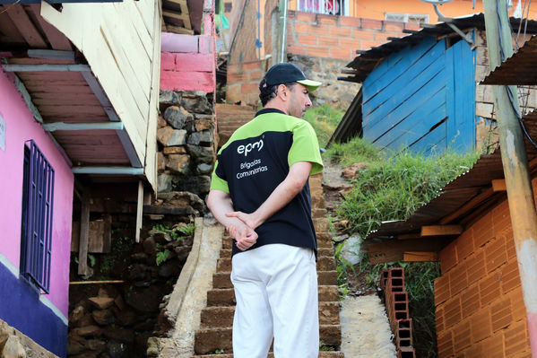 Brigada Comunitaria
Brigada Comunitaria
Fecha: Agosto 27 de 2016. Lugar: Barrio Carpinelo
Para descargar esta fotografía en alta resolución, haga clic sobre la imagen hasta que la misma se despliegue en la pantalla completa; luego dé clic derecho y elija la opción "guardar imagen como". 
En caso de publicación por cualquier medio, solicitamos acompañarla del crédito: "Foto EPM"
Palabras clave: Brigada Comunitaria