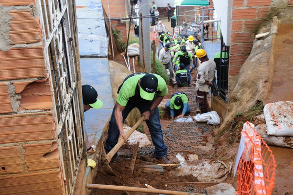 Brigada Comunitaria
Brigada Comunitaria
Fecha: Agosto 27 de 2016. Lugar: Barrio Carpinelo
Para descargar esta fotografía en alta resolución, haga clic sobre la imagen hasta que la misma se despliegue en la pantalla completa; luego dé clic derecho y elija la opción "guardar imagen como". 
En caso de publicación por cualquier medio, solicitamos acompañarla del crédito: "Foto EPM"
Palabras clave: Brigada Comunitaria