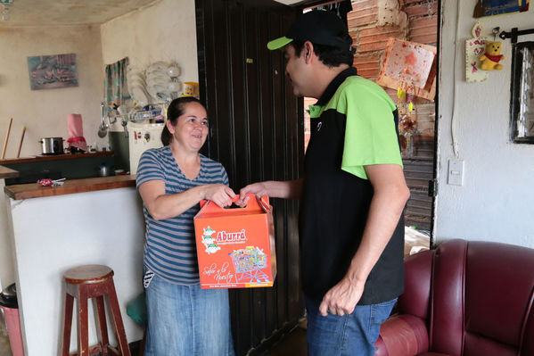 Brigada Comunitaria
Brigada Comunitaria
Fecha: Agosto 27 de 2016. Lugar: Barrio Carpinelo
Para descargar esta fotografía en alta resolución, haga clic sobre la imagen hasta que la misma se despliegue en la pantalla completa; luego dé clic derecho y elija la opción "guardar imagen como". 
En caso de publicación por cualquier medio, solicitamos acompañarla del crédito: "Foto EPM"
Palabras clave: Brigada Comunitaria