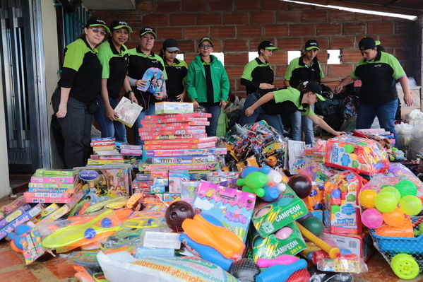 Brigada Comunitaria
Brigada Comunitaria
Fecha: Agosto 27 de 2016. Lugar: Barrio Carpinelo
Para descargar esta fotografía en alta resolución, haga clic sobre la imagen hasta que la misma se despliegue en la pantalla completa; luego dé clic derecho y elija la opción "guardar imagen como". 
En caso de publicación por cualquier medio, solicitamos acompañarla del crédito: "Foto EPM"
Palabras clave: Brigada Comunitaria