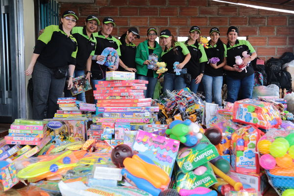 Brigada Comunitaria
Brigada Comunitaria
Fecha: Agosto 27 de 2016. Lugar: Barrio Carpinelo
Para descargar esta fotografía en alta resolución, haga clic sobre la imagen hasta que la misma se despliegue en la pantalla completa; luego dé clic derecho y elija la opción "guardar imagen como". 
En caso de publicación por cualquier medio, solicitamos acompañarla del crédito: "Foto EPM"
Palabras clave: Brigada Comunitaria