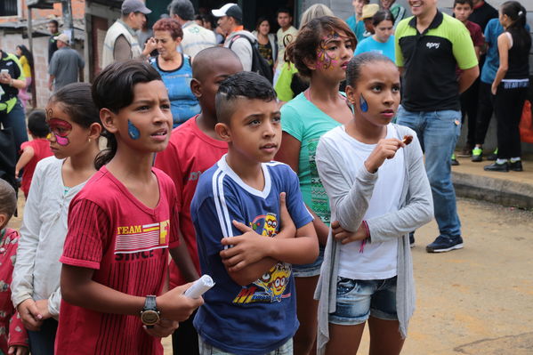 Brigada Comunitaria
Brigada Comunitaria
Fecha: Agosto 27 de 2016. Lugar: Barrio Carpinelo
Para descargar esta fotografía en alta resolución, haga clic sobre la imagen hasta que la misma se despliegue en la pantalla completa; luego dé clic derecho y elija la opción "guardar imagen como". 
En caso de publicación por cualquier medio, solicitamos acompañarla del crédito: "Foto EPM"
Palabras clave: Brigada Comunitaria