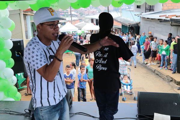 Brigada Comunitaria
Brigada Comunitaria
Fecha: Agosto 27 de 2016. Lugar: Barrio Carpinelo
Para descargar esta fotografía en alta resolución, haga clic sobre la imagen hasta que la misma se despliegue en la pantalla completa; luego dé clic derecho y elija la opción "guardar imagen como". 
En caso de publicación por cualquier medio, solicitamos acompañarla del crédito: "Foto EPM"
Palabras clave: Brigada Comunitaria