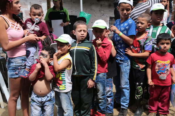 Brigada Comunitaria
Brigada Comunitaria
Fecha: Agosto 27 de 2016. Lugar: Barrio Carpinelo
Para descargar esta fotografía en alta resolución, haga clic sobre la imagen hasta que la misma se despliegue en la pantalla completa; luego dé clic derecho y elija la opción "guardar imagen como". 
En caso de publicación por cualquier medio, solicitamos acompañarla del crédito: "Foto EPM"
Palabras clave: Brigada Comunitaria