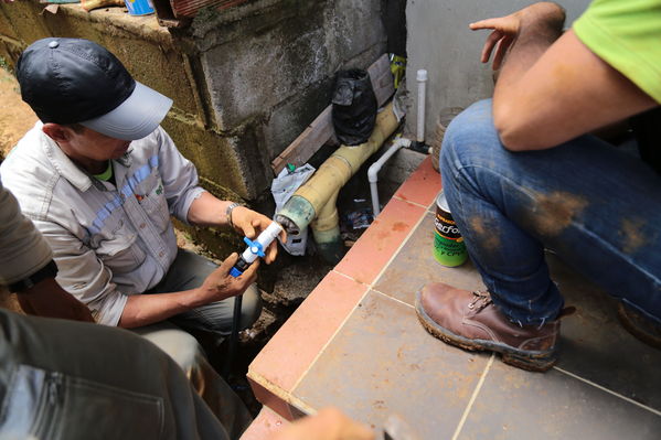 Brigada Comunitaria
Brigada Comunitaria
Fecha: Agosto 27 de 2016. Lugar: Barrio Carpinelo
Para descargar esta fotografía en alta resolución, haga clic sobre la imagen hasta que la misma se despliegue en la pantalla completa; luego dé clic derecho y elija la opción "guardar imagen como". 
En caso de publicación por cualquier medio, solicitamos acompañarla del crédito: "Foto EPM"
Palabras clave: Brigada Comunitaria