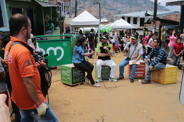 Brigada Comunitaria
Brigada Comunitaria
Fecha: Agosto 27 de 2016. Lugar: Barrio Carpinelo
Para descargar esta fotografía en alta resolución, haga clic sobre la imagen hasta que la misma se despliegue en la pantalla completa; luego dé clic derecho y elija la opción "guardar imagen como". 
En caso de publicación por cualquier medio, solicitamos acompañarla del crédito: "Foto EPM"
Palabras clave: Brigada Comunitaria
