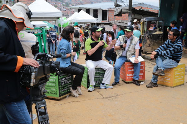 Brigada Comunitaria
Brigada Comunitaria
Fecha: Agosto 27 de 2016. Lugar: Barrio Carpinelo
Para descargar esta fotografía en alta resolución, haga clic sobre la imagen hasta que la misma se despliegue en la pantalla completa; luego dé clic derecho y elija la opción "guardar imagen como". 
En caso de publicación por cualquier medio, solicitamos acompañarla del crédito: "Foto EPM"
Palabras clave: Brigada Comunitaria