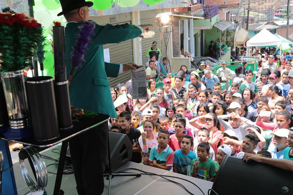 Brigada Comunitaria
Brigada Comunitaria
Fecha: Agosto 27 de 2016. Lugar: Barrio Carpinelo
Para descargar esta fotografía en alta resolución, haga clic sobre la imagen hasta que la misma se despliegue en la pantalla completa; luego dé clic derecho y elija la opción "guardar imagen como". 
En caso de publicación por cualquier medio, solicitamos acompañarla del crédito: "Foto EPM"
Palabras clave: Brigada Comunitaria