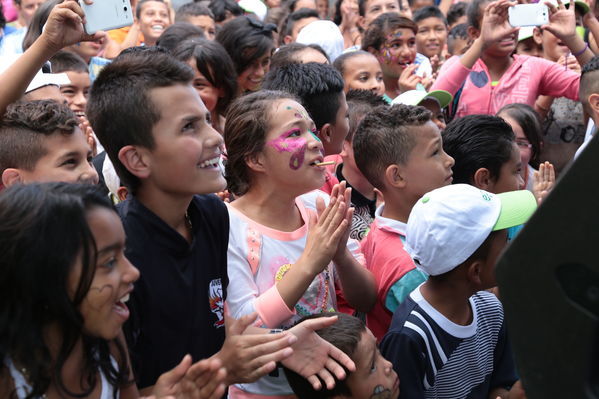 Brigada Comunitaria
Brigada Comunitaria
Fecha: Agosto 27 de 2016. Lugar: Barrio Carpinelo
Para descargar esta fotografía en alta resolución, haga clic sobre la imagen hasta que la misma se despliegue en la pantalla completa; luego dé clic derecho y elija la opción "guardar imagen como". 
En caso de publicación por cualquier medio, solicitamos acompañarla del crédito: "Foto EPM"
Palabras clave: Brigada Comunitaria