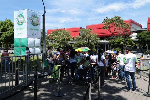 Día de la Familia 2015 
Día de la Familia 2015         
Fecha: Agosto 29 de 2015. Lugar: Medellín – Jardín Botánico y Parque Explora
Para descargar esta fotografía en alta resolución, haga clic sobre la imagen hasta que la misma se despliegue en la pantalla completa; luego dé clic derecho y elija la opción "guardar imagen como". 
En caso de publicación por cualquier medio, solicitamos acompañarla del crédito: "Foto EPM"
Palabras clave: Día  Familia 2015