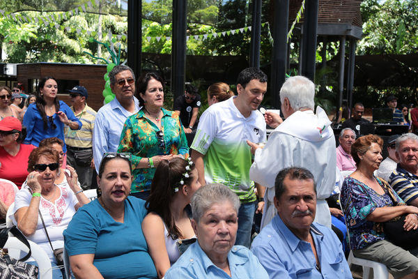 Día de la Familia 2015 
Día de la Familia 2015         
Fecha: Agosto 29 de 2015. Lugar: Medellín – Jardín Botánico y Parque Explora
Para descargar esta fotografía en alta resolución, haga clic sobre la imagen hasta que la misma se despliegue en la pantalla completa; luego dé clic derecho y elija la opción "guardar imagen como". 
En caso de publicación por cualquier medio, solicitamos acompañarla del crédito: "Foto EPM"
Palabras clave: Día Familia 2015