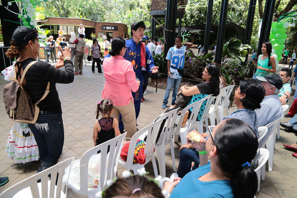 Día de la Familia 2015 
Día de la Familia 2015         
Fecha: Agosto 29 de 2015. Lugar: Medellín – Jardín Botánico y Parque Explora
Para descargar esta fotografía en alta resolución, haga clic sobre la imagen hasta que la misma se despliegue en la pantalla completa; luego dé clic derecho y elija la opción "guardar imagen como". 
En caso de publicación por cualquier medio, solicitamos acompañarla del crédito: "Foto EPM"
Palabras clave: Día Familia 2015