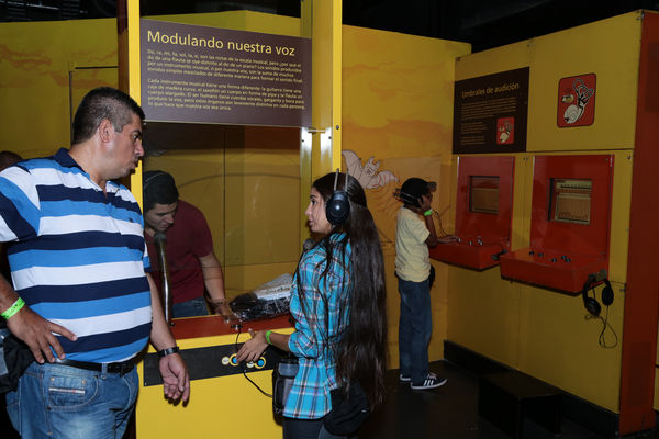 Día de la Familia 2015 
Día de la Familia 2015         
Fecha: Agosto 29 de 2015. Lugar: Medellín – Jardín Botánico y Parque Explora
Para descargar esta fotografía en alta resolución, haga clic sobre la imagen hasta que la misma se despliegue en la pantalla completa; luego dé clic derecho y elija la opción "guardar imagen como". 
En caso de publicación por cualquier medio, solicitamos acompañarla del crédito: "Foto EPM"
Palabras clave: Día Familia 2015