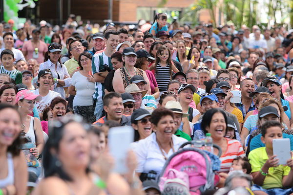 Día de la Familia 2015 
Día de la Familia 2015         
Fecha: Agosto 29 de 2015. Lugar: Medellín – Jardín Botánico y Parque Explora
Para descargar esta fotografía en alta resolución, haga clic sobre la imagen hasta que la misma se despliegue en la pantalla completa; luego dé clic derecho y elija la opción "guardar imagen como". 
En caso de publicación por cualquier medio, solicitamos acompañarla del crédito: "Foto EPM"
Palabras clave: Día Familia 2015