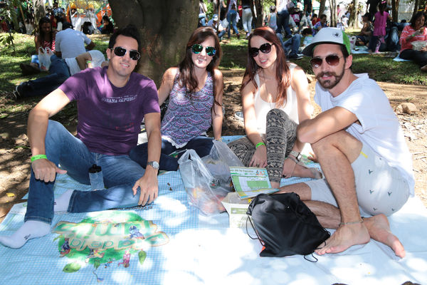 Día de la Familia 2015 
Día de la Familia 2015         
Fecha: Agosto 29 de 2015. Lugar: Medellín – Jardín Botánico y Parque Explora
Para descargar esta fotografía en alta resolución, haga clic sobre la imagen hasta que la misma se despliegue en la pantalla completa; luego dé clic derecho y elija la opción "guardar imagen como". 
En caso de publicación por cualquier medio, solicitamos acompañarla del crédito: "Foto EPM"
Palabras clave: Día Familia 2015