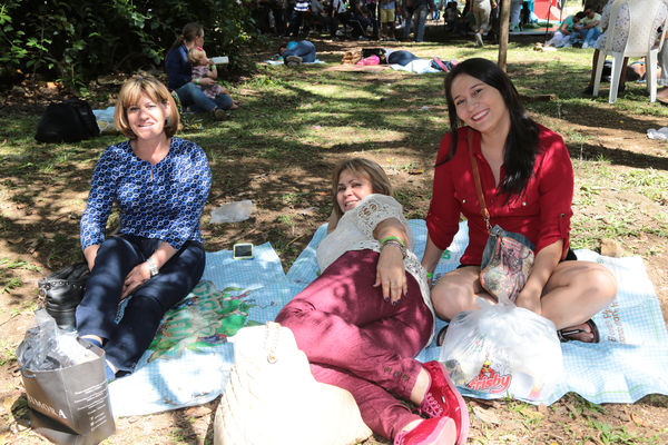 Día de la Familia 2015 
Día de la Familia 2015         
Fecha: Agosto 29 de 2015. Lugar: Medellín – Jardín Botánico y Parque Explora
Para descargar esta fotografía en alta resolución, haga clic sobre la imagen hasta que la misma se despliegue en la pantalla completa; luego dé clic derecho y elija la opción "guardar imagen como". 
En caso de publicación por cualquier medio, solicitamos acompañarla del crédito: "Foto EPM"
Palabras clave: Día Familia 2015