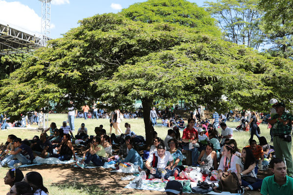 Día de la Familia 2015 
Día de la Familia 2015         
Fecha: Agosto 29 de 2015. Lugar: Medellín – Jardín Botánico y Parque Explora
Para descargar esta fotografía en alta resolución, haga clic sobre la imagen hasta que la misma se despliegue en la pantalla completa; luego dé clic derecho y elija la opción "guardar imagen como". 
En caso de publicación por cualquier medio, solicitamos acompañarla del crédito: "Foto EPM"
Palabras clave: Día Familia 2015