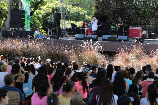 Día de la Familia 2015 
Día de la Familia 2015         
Fecha: Agosto 29 de 2015. Lugar: Medellín – Jardín Botánico y Parque Explora
Para descargar esta fotografía en alta resolución, haga clic sobre la imagen hasta que la misma se despliegue en la pantalla completa; luego dé clic derecho y elija la opción "guardar imagen como". 
En caso de publicación por cualquier medio, solicitamos acompañarla del crédito: "Foto EPM"
Palabras clave: Día Familia 2015