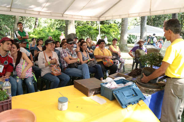 Día de la Familia 2015 
Día de la Familia 2015         
Fecha: Agosto 29 de 2015. Lugar: Medellín – Jardín Botánico y Parque Explora
Para descargar esta fotografía en alta resolución, haga clic sobre la imagen hasta que la misma se despliegue en la pantalla completa; luego dé clic derecho y elija la opción "guardar imagen como". 
En caso de publicación por cualquier medio, solicitamos acompañarla del crédito: "Foto EPM"
Palabras clave: Día Familia 2015