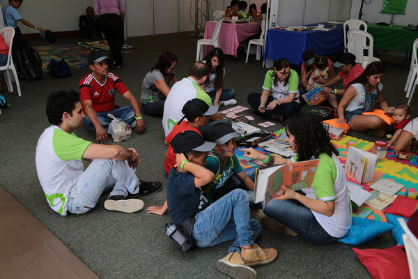 Día de la Familia 2015 
Día de la Familia 2015         
Fecha: Agosto 29 de 2015. Lugar: Medellín – Jardín Botánico y Parque Explora
Para descargar esta fotografía en alta resolución, haga clic sobre la imagen hasta que la misma se despliegue en la pantalla completa; luego dé clic derecho y elija la opción "guardar imagen como". 
En caso de publicación por cualquier medio, solicitamos acompañarla del crédito: "Foto EPM"
Palabras clave: Día Familia 2015