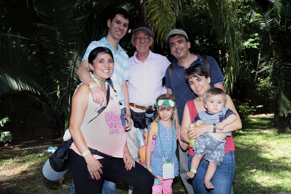 Día de la Familia 2015 
Día de la Familia 2015         
Fecha: Agosto 29 de 2015. Lugar: Medellín – Jardín Botánico y Parque Explora
Para descargar esta fotografía en alta resolución, haga clic sobre la imagen hasta que la misma se despliegue en la pantalla completa; luego dé clic derecho y elija la opción "guardar imagen como". 
En caso de publicación por cualquier medio, solicitamos acompañarla del crédito: "Foto EPM"
Palabras clave: Día Familia 2015