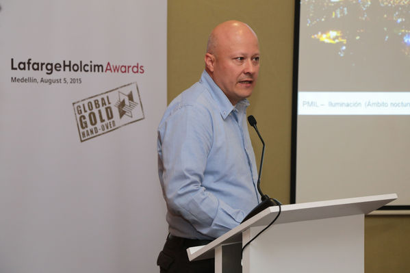 Entrega del Premio Holcim – UVA
Entrega del Premio Holcim – UVA        
Fecha: Agosto 6 de 2015. Lugar: Medellín – Hotel Intercontinental
Para descargar esta fotografía en alta resolución, haga clic sobre la imagen hasta que la misma se despliegue en la pantalla completa; luego dé clic derecho y elija la opción "guardar imagen como". 
En caso de publicación por cualquier medio, solicitamos acompañarla del crédito: "Foto EPM"

Palabras clave: Entrega Premio Holcim UVA