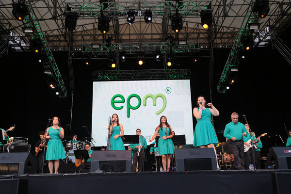 EPM 60 años – Celebración con la comunidad  
EPM 60 años – Celebración con la comunidad        
Fecha: Agosto 6 de 2015. Lugar: Medellín – Parque de los Pies Descalzos-Edificio EPM
Para descargar esta fotografía en alta resolución, haga clic sobre la imagen hasta que la misma se despliegue en la pantalla completa; luego dé clic derecho y elija la opción "guardar imagen como". 
En caso de publicación por cualquier medio, solicitamos acompañarla del crédito: "Foto EPM"
Palabras clave: EPM 60 años Celebración comunidad