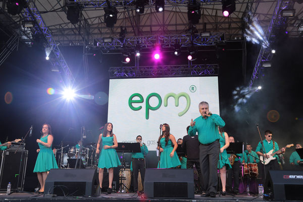 EPM 60 años – Celebración con la comunidad  
EPM 60 años – Celebración con la comunidad        
Fecha: Agosto 6 de 2015. Lugar: Medellín – Parque de los Pies Descalzos-Edificio EPM
Para descargar esta fotografía en alta resolución, haga clic sobre la imagen hasta que la misma se despliegue en la pantalla completa; luego dé clic derecho y elija la opción "guardar imagen como". 
En caso de publicación por cualquier medio, solicitamos acompañarla del crédito: "Foto EPM"
Palabras clave: EPM 60 años Celebración comunidad